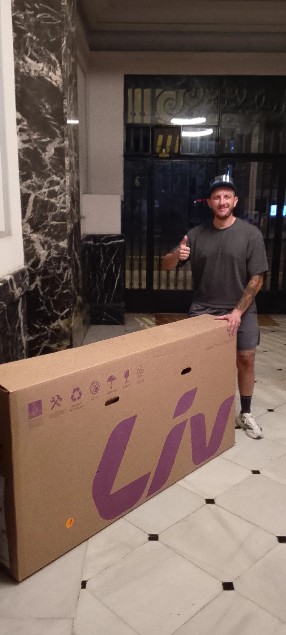 Alfredo with his Box & Ride bicycle box collected in the evening before his flight